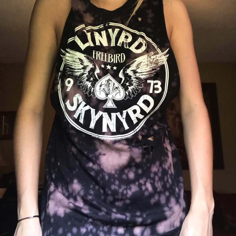 Muscle tank band T-shirt